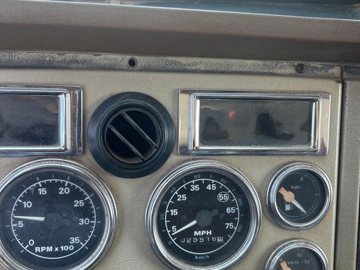 1994-ford-l9000-image-9