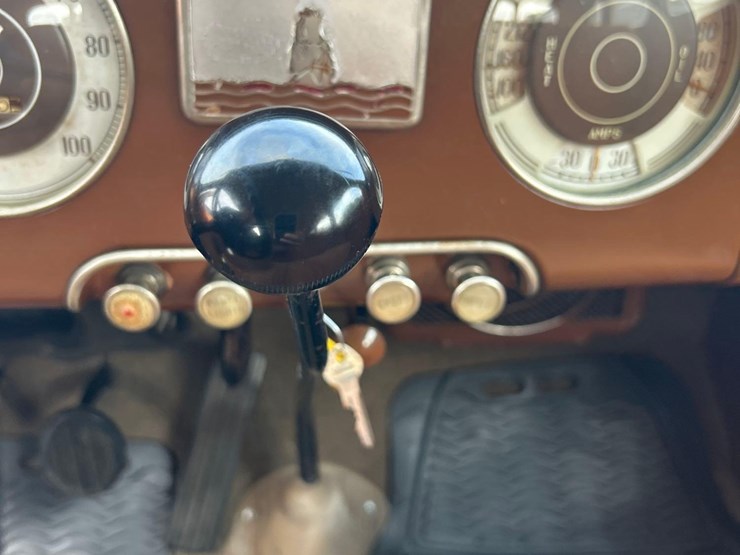 1938-plymouth-4-door-sedan-image-29