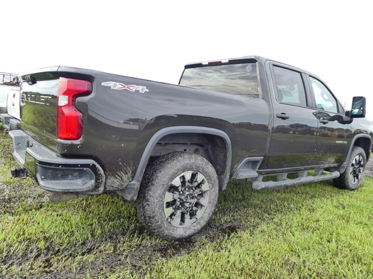 2020-chevrolet-2500-image-3