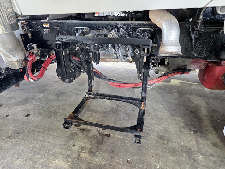 2020-peterbilt-567-image-16