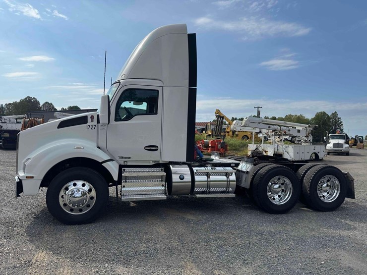 2016-kenworth-t880-image-2