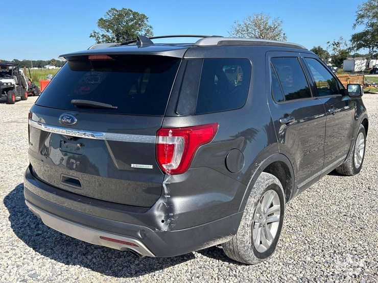 2017-ford-explorer-image-3