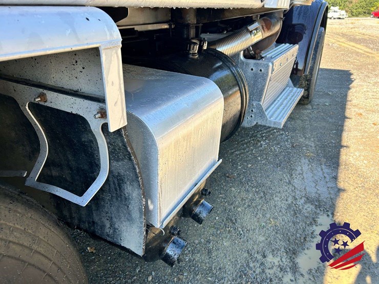 2016-peterbilt-367-image-27