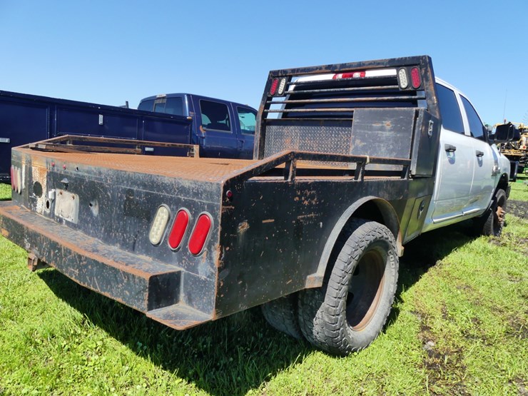 2015-dodge-ram-3500-image-3