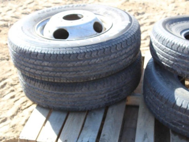 (4)-235/80r16-trailer-tires-image-4