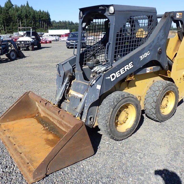 DEERE 318G