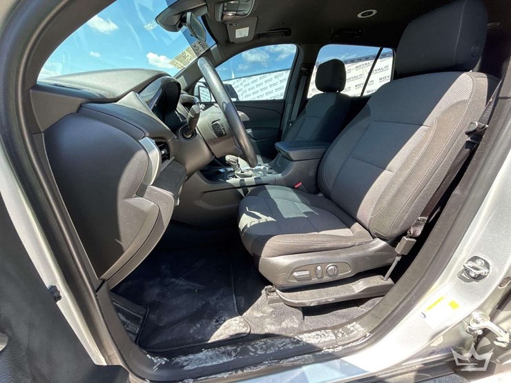 2022-chevrolet-traverse-image-12