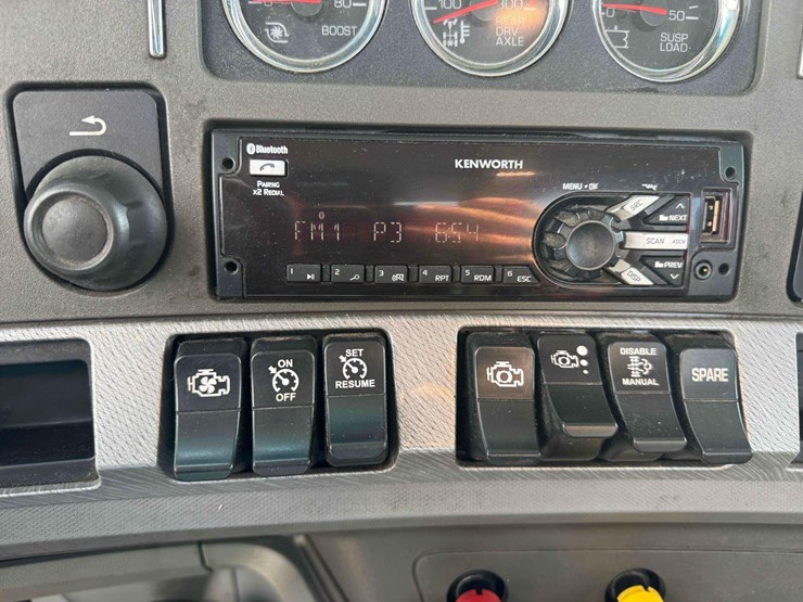 2016-kenworth-t880-image-26