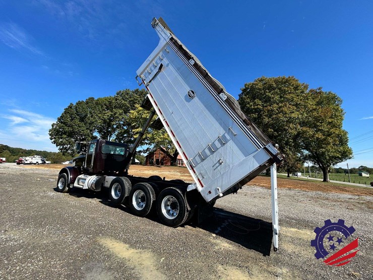 2016-peterbilt-367-image-82