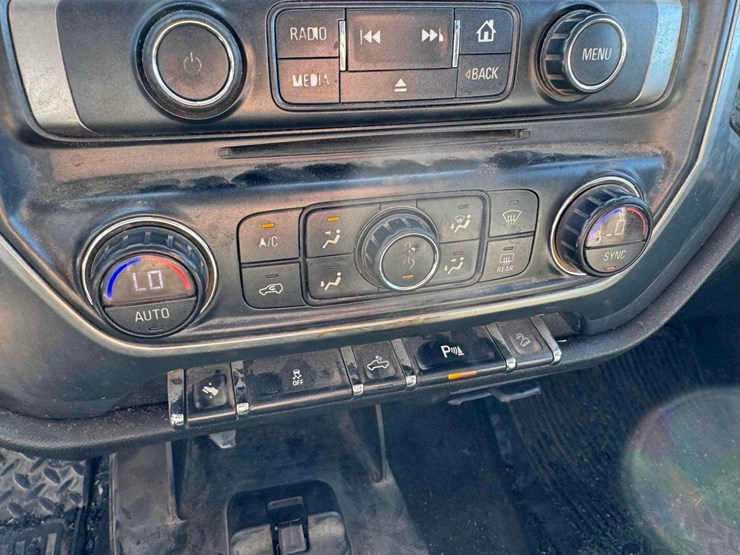 2014-chevrolet-silverado-1500-image-18
