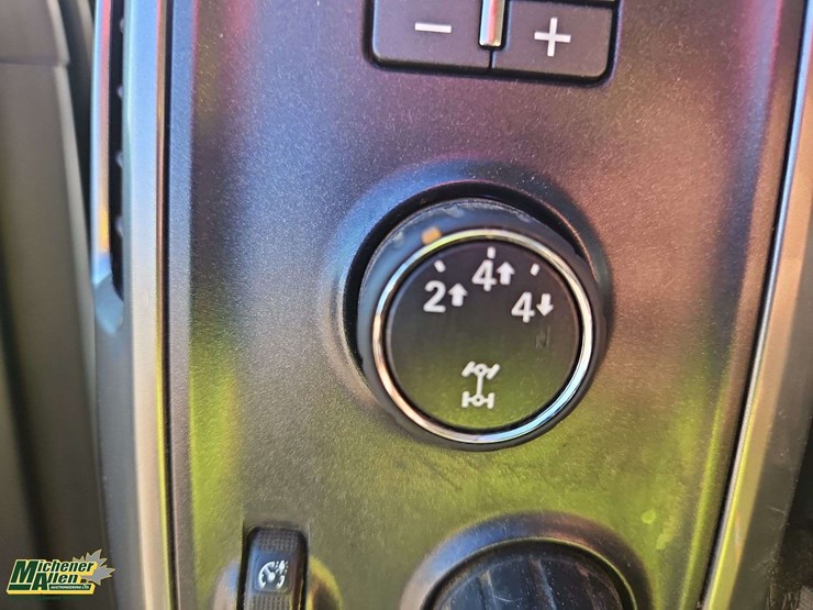 2015-chevrolet-silverado-2500hd-lt-image-21