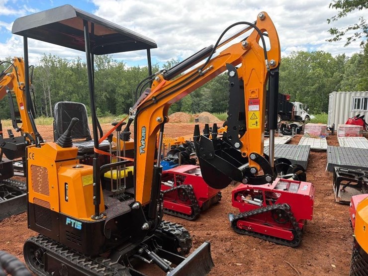 2026-future-15-mini-excavator-image-2