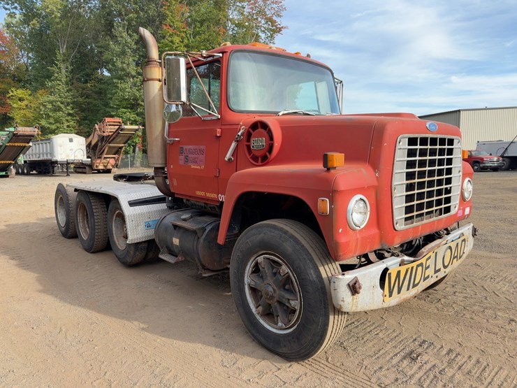 1985-ford-9000-image-7