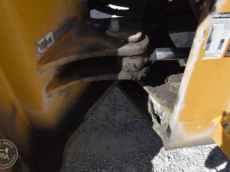 2021-deere-744l-image-40