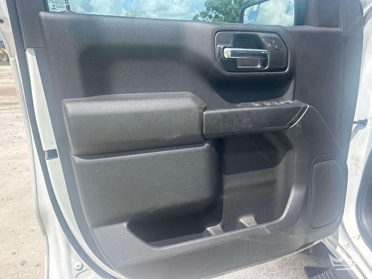 2022-chevrolet-silverado-1500-image-11