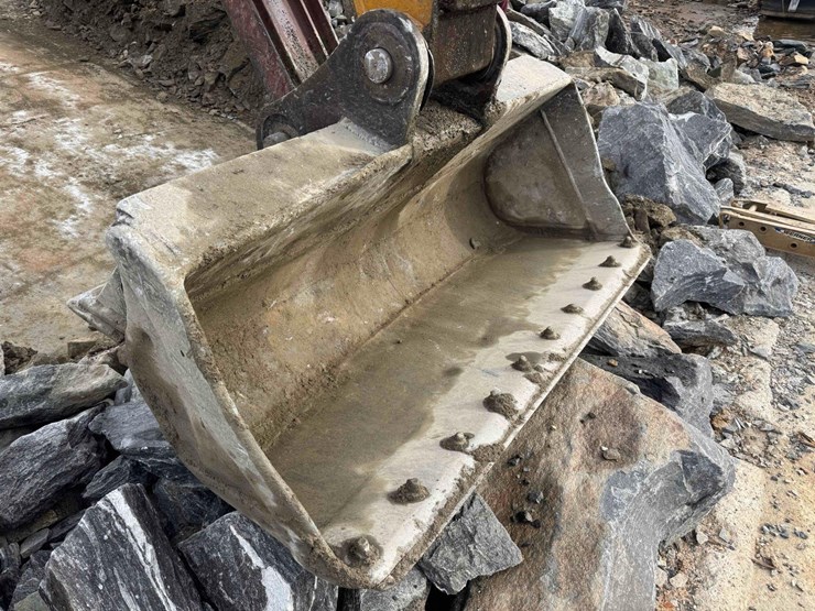 2015-komatsu-pc240-lc-10-image-22