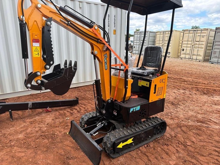 2026-future-13-mini-excavator-image-1