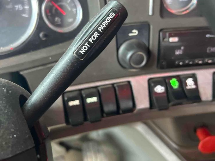 2018-kenworth-t880-image-63