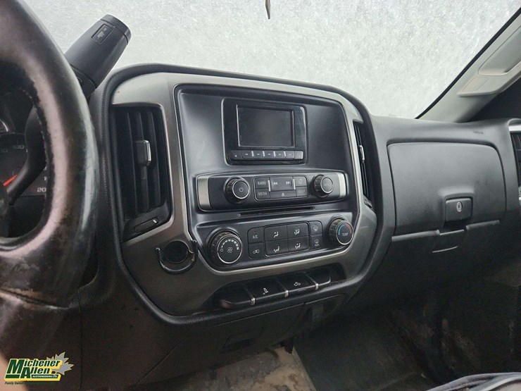 2015-chevrolet-silverado-2500hd-image-11