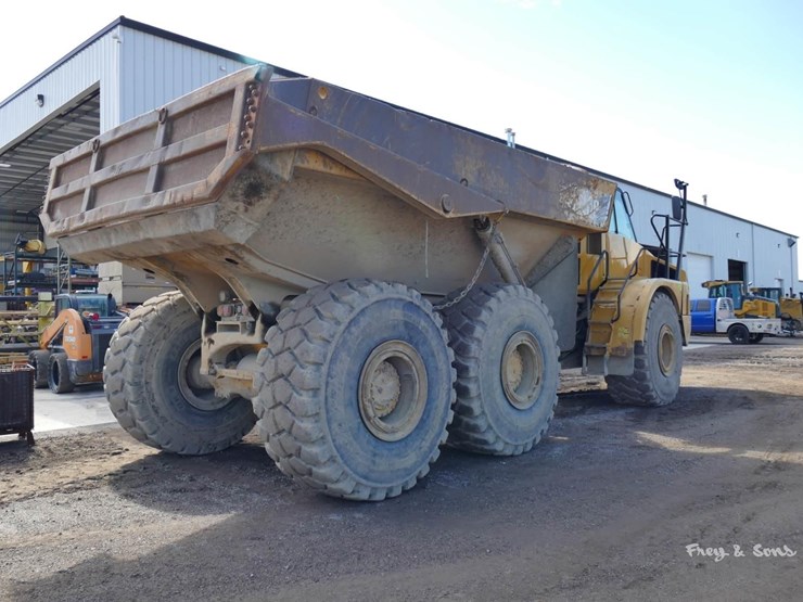 2014-caterpillar-740b-image-3