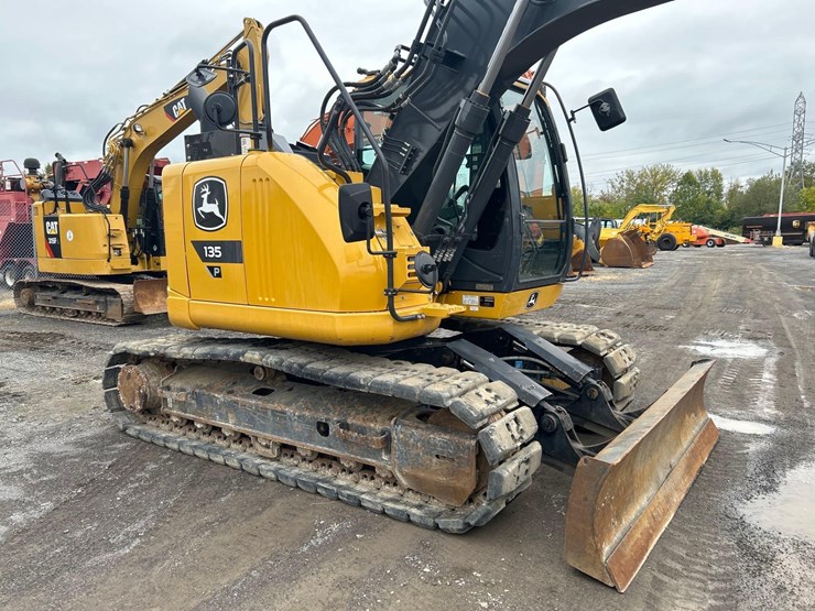 2023-deere-135-p-tier-image-56