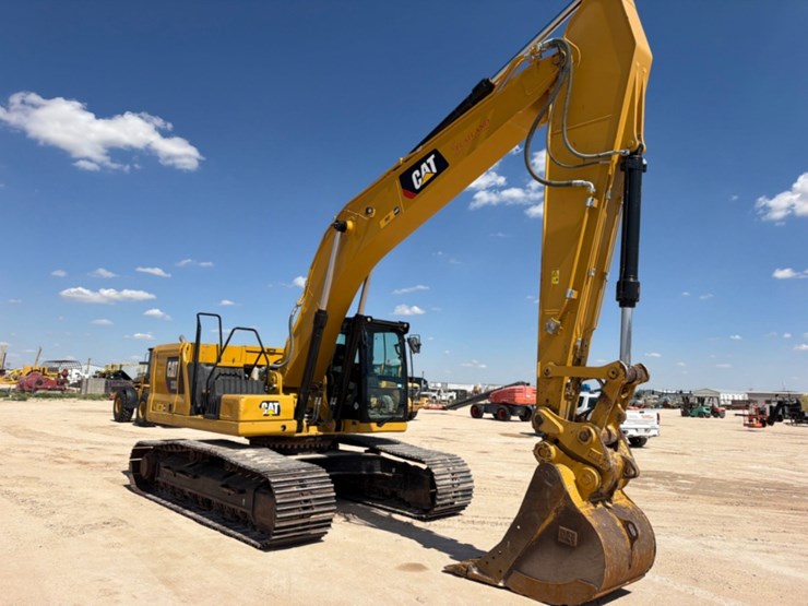 2019-caterpillar-330-image-3