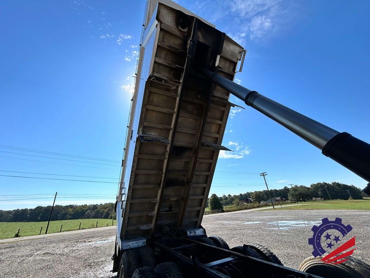 2016-peterbilt-367-image-87