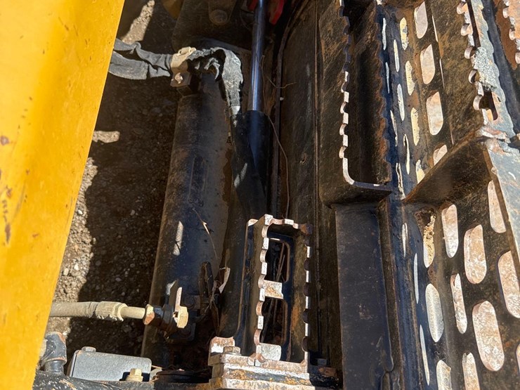 2022-caterpillar-259d3-image-12