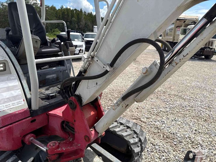 2019-takeuchi-tb235-2-image-12