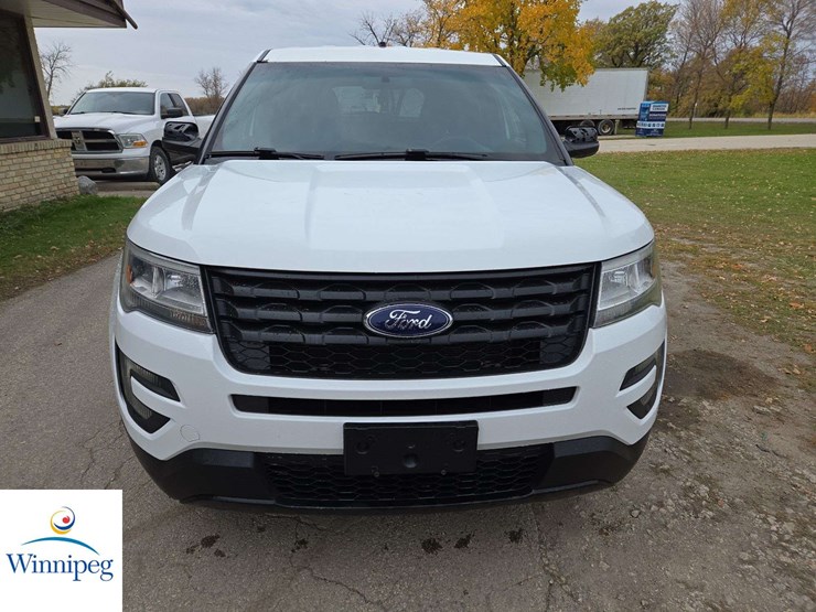 2016-ford-explorer-image-8