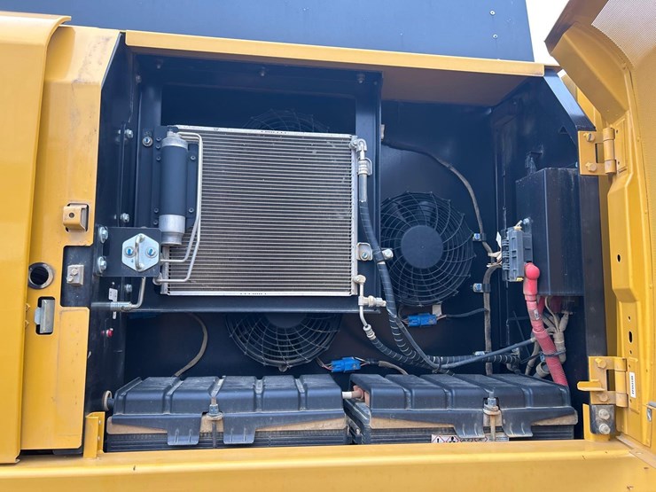 2023-john-deere-350-image-51