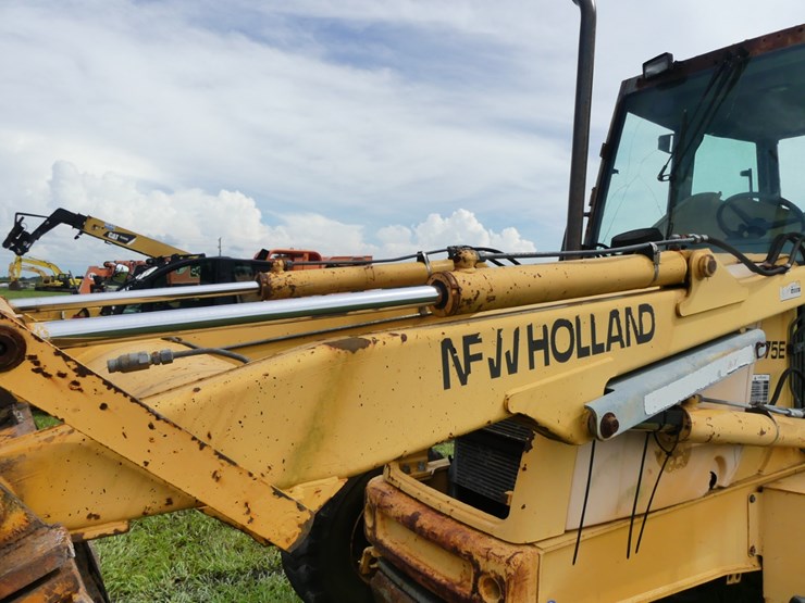 new-holland-675e-image-15