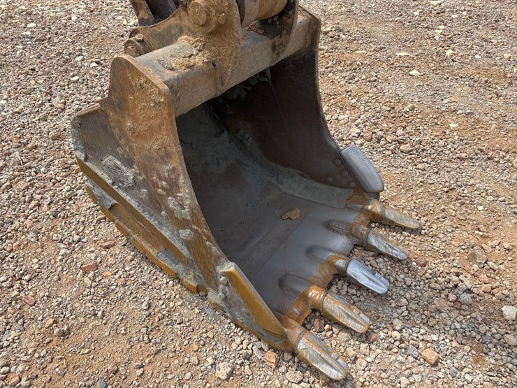 2014-komatsu-pc210-lc-10-image-10