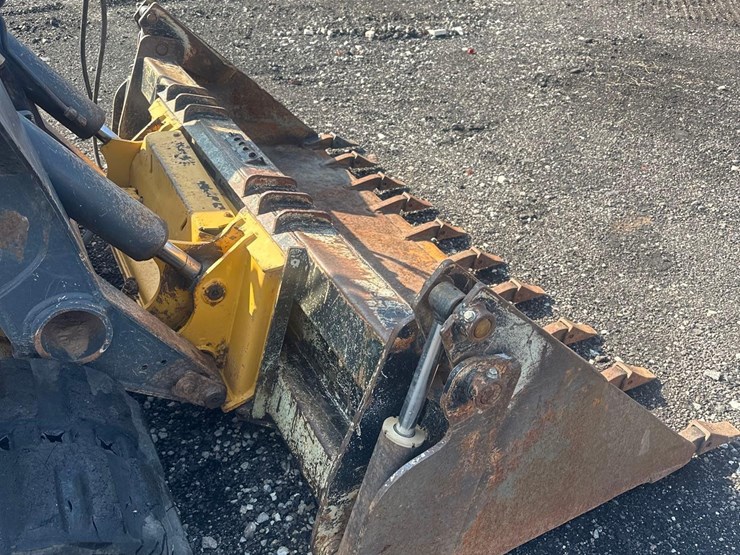 2019-deere-333g-image-11