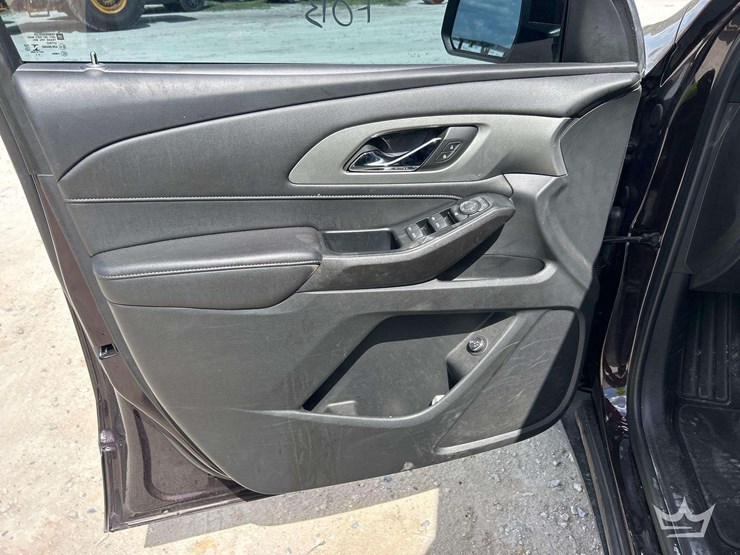 2022-chevrolet-traverse-image-11