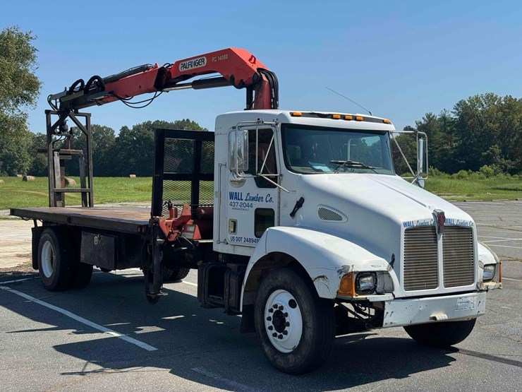 2001-kenworth-t300-image-2
