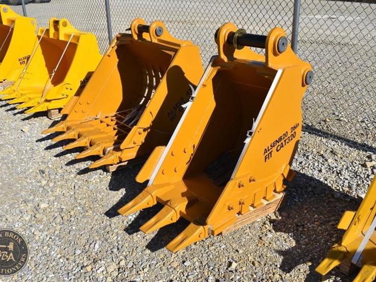 caterpillar-320-image-2