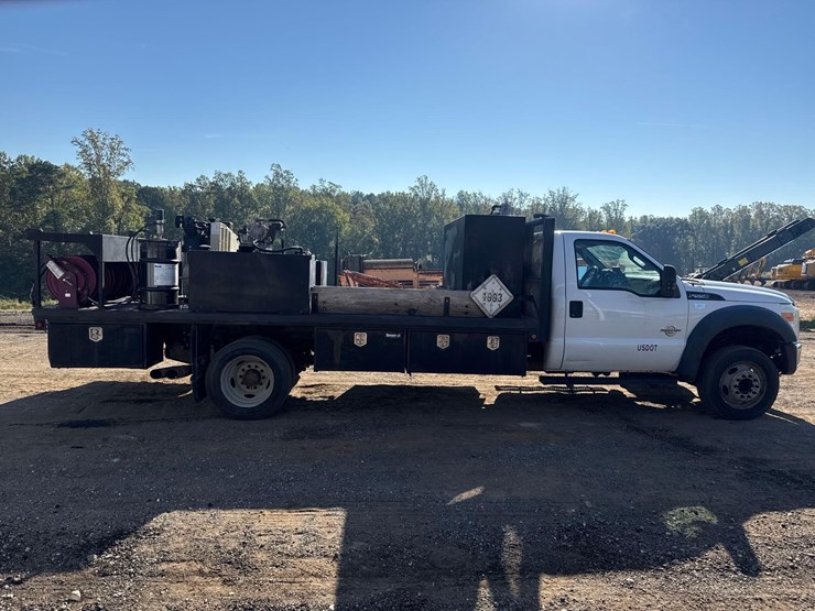 2013-ford-f550-image-8