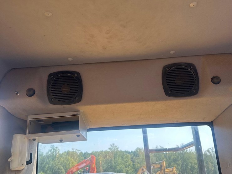 2021-komatsu-pc210-lc-11e0-image-40