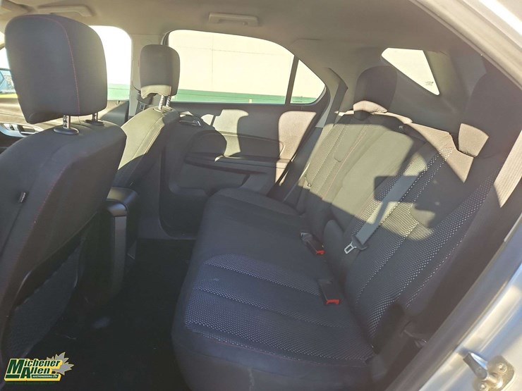 2015-chevrolet-equinox-lt-image-12