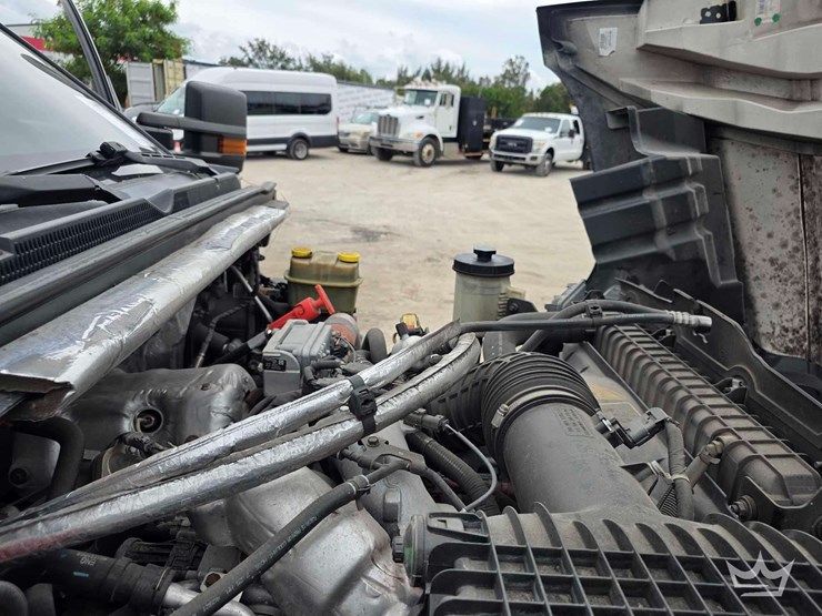 2019-chevrolet-silverado-4500hd-image-8