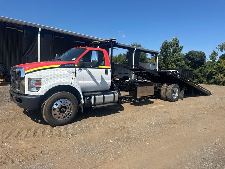 2022-ford-f750-image-2
