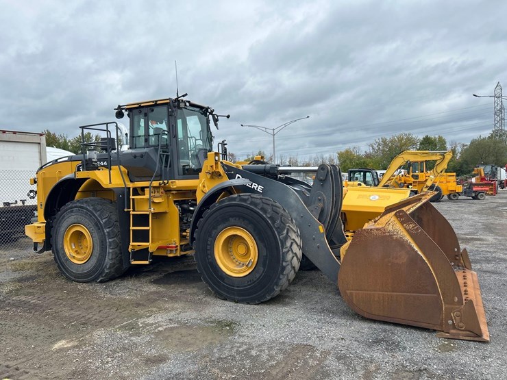 2024-deere-844-p-tier-image-2