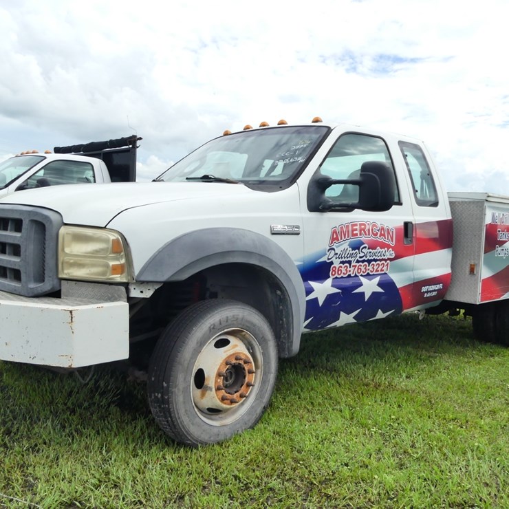2005 FORD F550 XL