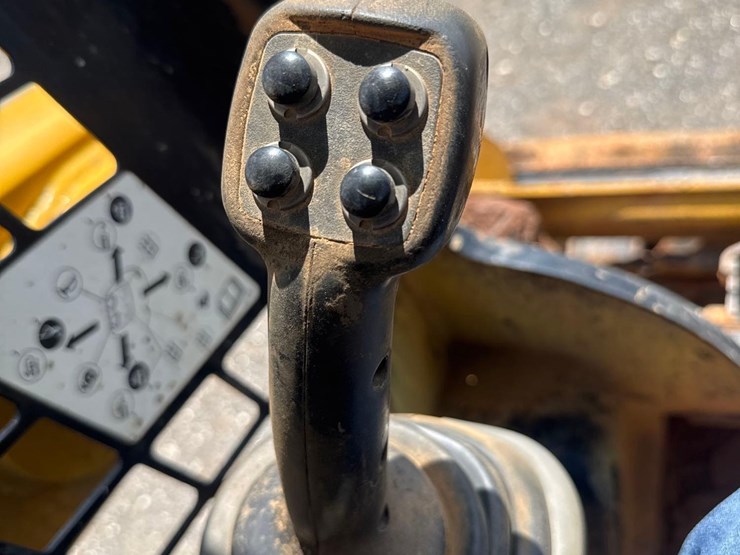 2019-caterpillar-249d-image-22