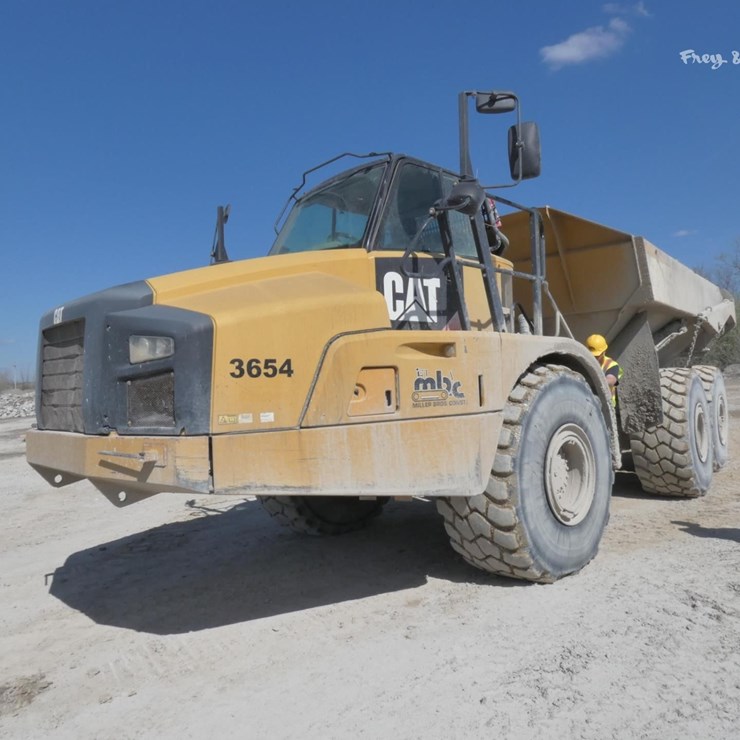 2015 CATERPILLAR 740B