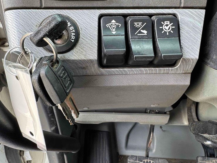 2016-kenworth-t880-image-28