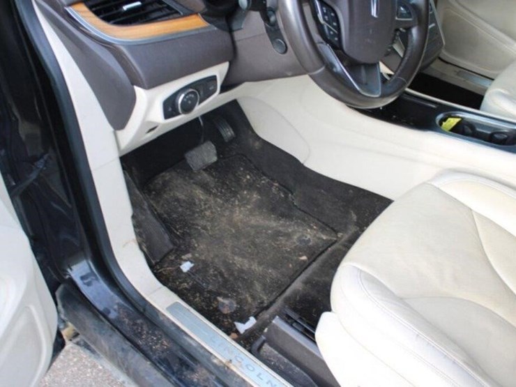 2010-lincoln-mkt-image-11
