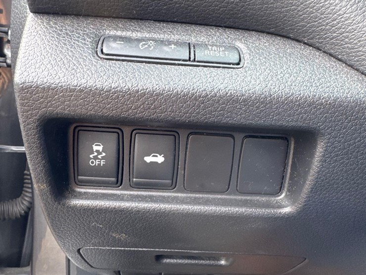 2015-nissan-altima-passenger-car-image-18