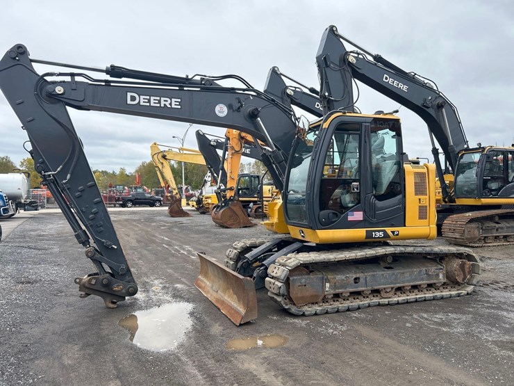2023-deere-135-p-tier-image-39